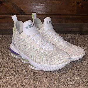 Lebrun 16 (Buzz Lightyear Edition) Used twice Great condition.